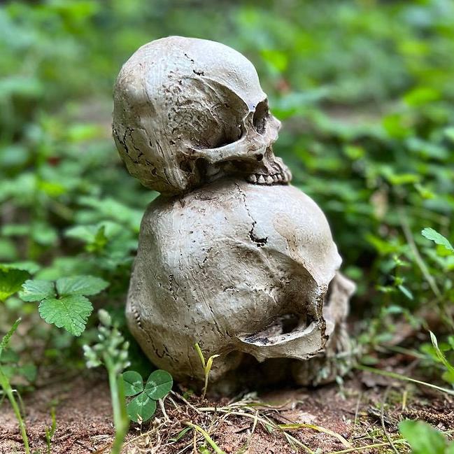 Double Skull Statue (7" x 4.5") - Stone Grove Statuary