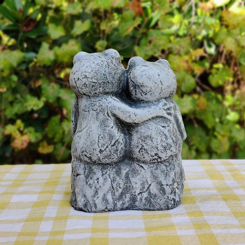 Frog Couple Statue (7