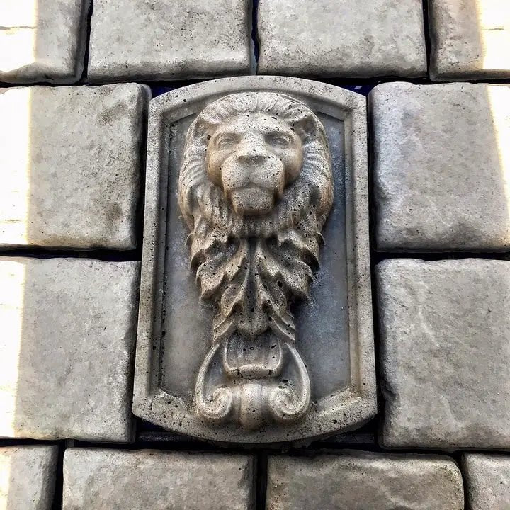 Lion Vertical Wall Plaque (12