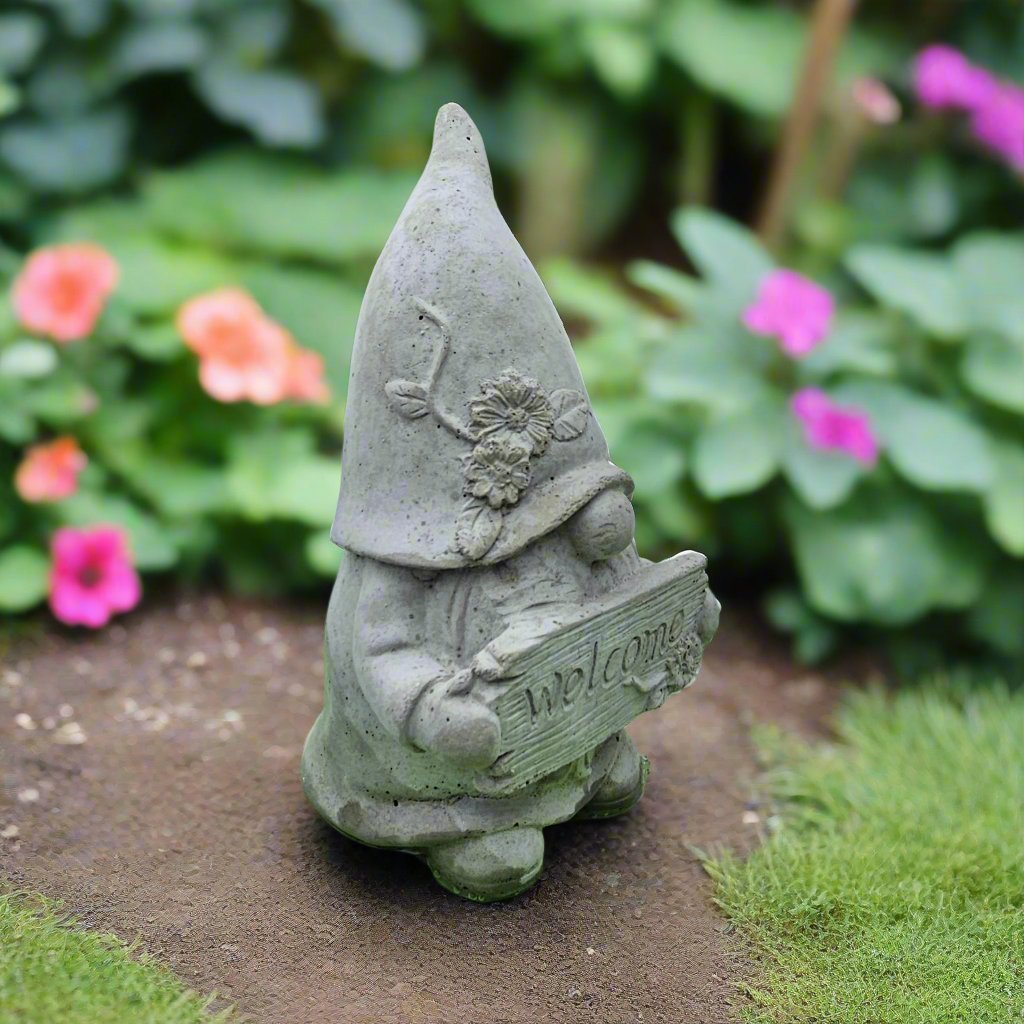 Short Welcome Sign Gnome (6" x 3") - Stone Grove Statuary